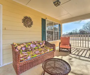 Photo 4 - Dog-friendly Senatobia Cottage w/ Fishing Pond!