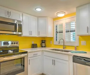 Photo 5 - Cheery Condo With Pool Access: 3 Miles to Beach!