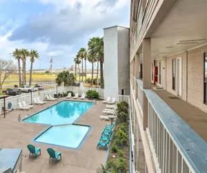 Photo 3 - Corpus Christi Beach Condo w/ Community Pool!