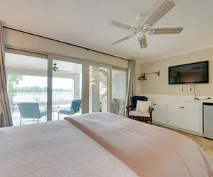 Photo 3 - Lakefront Pittsburg Villa w/ Private Pool!