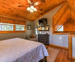 Photo 5 - 'cozy Nest' Gatlinburg Cabin w/ Porch & Jacuzzi!
