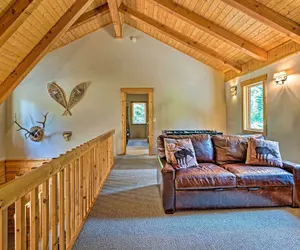 Photo 5 - Cle Elum Mountain Cabin w/ Hot Tub & Trails!