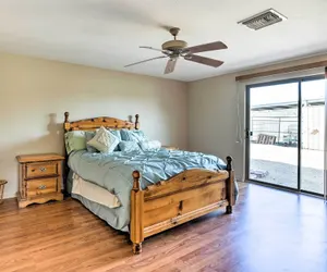 Photo 2 - Pet-friendly Glendale Home w/ Pool & Putting Green