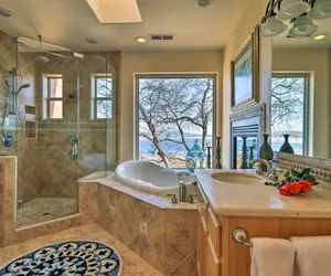 Photo 4 - 'casa D'amore': Extravagant Lakefront Villa!
