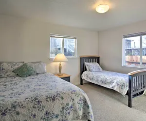 Photo 4 - Relaxing Lincoln City Coastal Escape Near Beach!