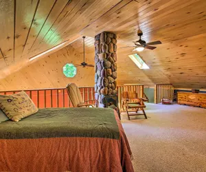 Photo 3 - Trout Lake Cabin w/ Private Dock, Kayaks & Loft!