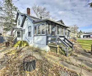 Photo 2 - Twin Lakes Cottage: Walk to Elizabeth Lake!