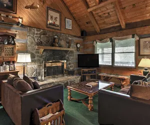 Photo 3 - Gatlinburg Smoky Mountain Cabin ~ 1 Mi to Park!