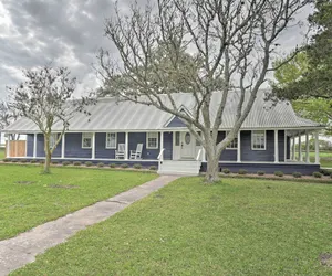 Photo 5 - Pet-friendly Schulenburg Farmhouse w/ Pool!