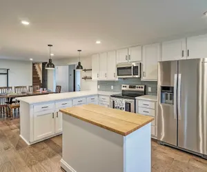 Photo 4 - Pet-friendly Schulenburg Farmhouse w/ Pool!
