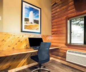 Photo 4 - Mountain Vista Hotel