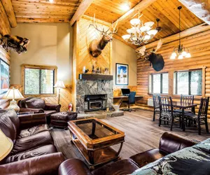 Photo 2 - Mountain Vista Hotel