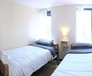 Photo 3 - 2 Bedroom Downtown Apt Walkable Safe Clean