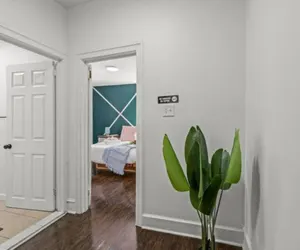 Photo 2 - Cozy&Chic Apartments Near Downtown