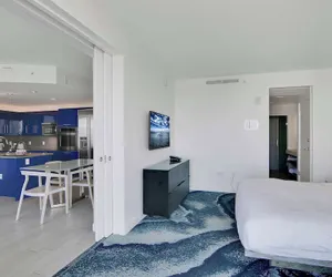 Photo 4 - Sapphire Suite Beachfront, Gym + Pool!