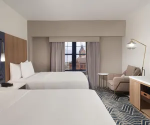 Photo 2 - Hotel Royer Urbana Champaign, Tapestry Collection by Hilton