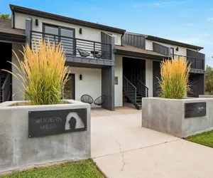 Photo 2 - Modern Mesa