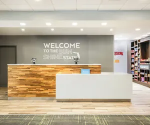 Photo 3 - Hampton Inn Fort Myers Downtown