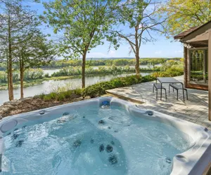 Photo 2 - Riverfront Inn