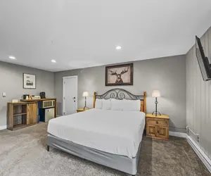 Photo 5 - Cm321h Copper Mtn Inn Hotel Room by RedAwning