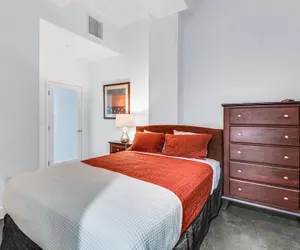 Photo 4 - Oneluxstay At HWH LA Downtown