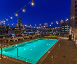 Photo 2 - Oneluxstay At HWH LA Downtown
