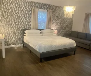 Photo 3 - The New Hotel