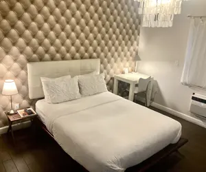 Photo 2 - The New Hotel