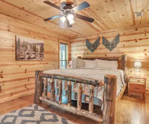Photo 4 - Summer Moon Lodge 2 Bedroom Cabin by RedAwning
