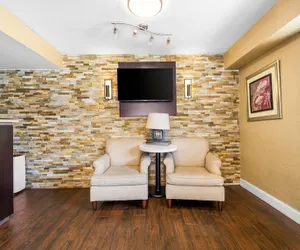 Photo 4 - Econo Lodge Charlotte Airport