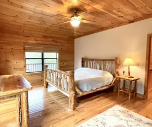Photo 3 - Golden Bear - 5 Bedrooms, 3 Baths, Sleeps 10 5 Home by Redawning
