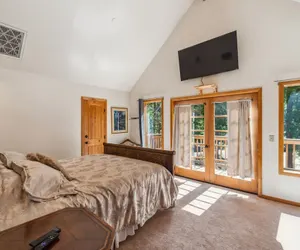Photo 3 - Root-stone Lodge 4 Bedroom Cabin by RedAwning