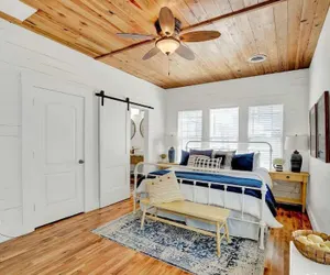 Photo 5 - Luxury Combo Walk to Main With 2 Hot-tubs