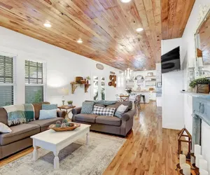 Photo 2 - Luxury Near Main With Hot Tub