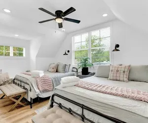 Photo 3 - Stunning Home With Hot Tub - Walk to Main