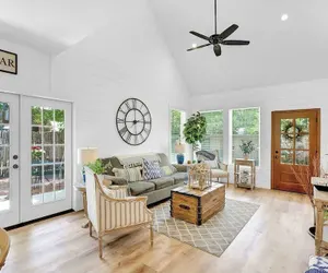 Photo 2 - Stunning Home With Hot Tub - Walk to Main