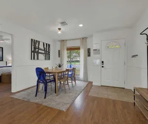 Photo 3 - Elegant and Stylish Glenmoor Abode - 5 min to Town