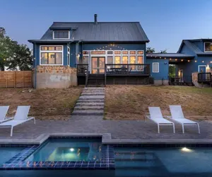 Photo 2 - Luxurious Lake Park House: Sleeps 25, Pool, Hot-tub, Firepit and Game Room!