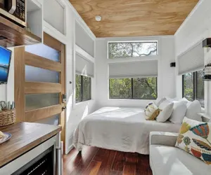 Photo 2 - Selena-romantic Tiny Home-firepit