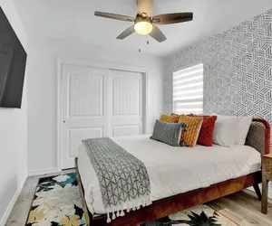 Photo 3 - Luxury Modern Home With Hot tub Deck & Firepit!