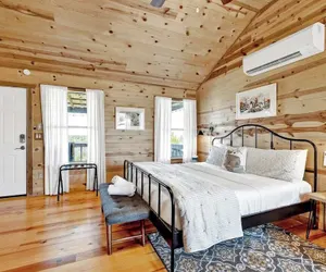 Photo 3 - Rocky Ridge Cedar Cabin With Hot Tub & Amazing Views