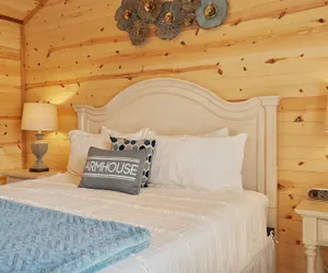 Photo 3 - Stunning Cabin Right on Main St!