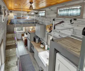 Photo 5 - Willie the Modern Tiny Home W/hot-tub & Firetable