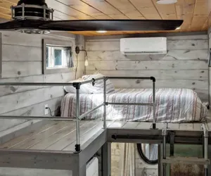 Photo 4 - Willie the Modern Tiny Home W/hot-tub & Firetable