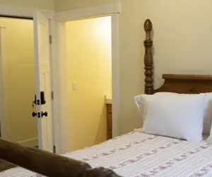 Photo 4 - Iron Horse Inn Bed & Breakfast