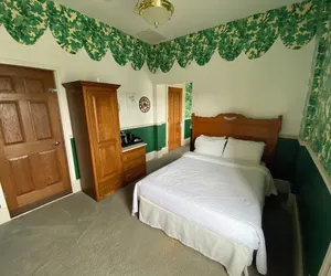 Photo 4 - Decker Hotel & Bar