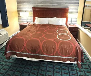 Photo 4 - The Villager Motel