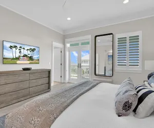 Photo 5 - Kite One - Private Bayside Home With Pool And Hot Tub 4 Bedroom Home by RedAwning