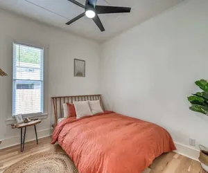 Photo 4 - The Golden Goose - Hot Tub-fire Pit-2 Blks to Main