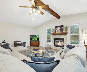 Photo 2 - The Billie Goat Haus - Hot Tub -steps to Main St!